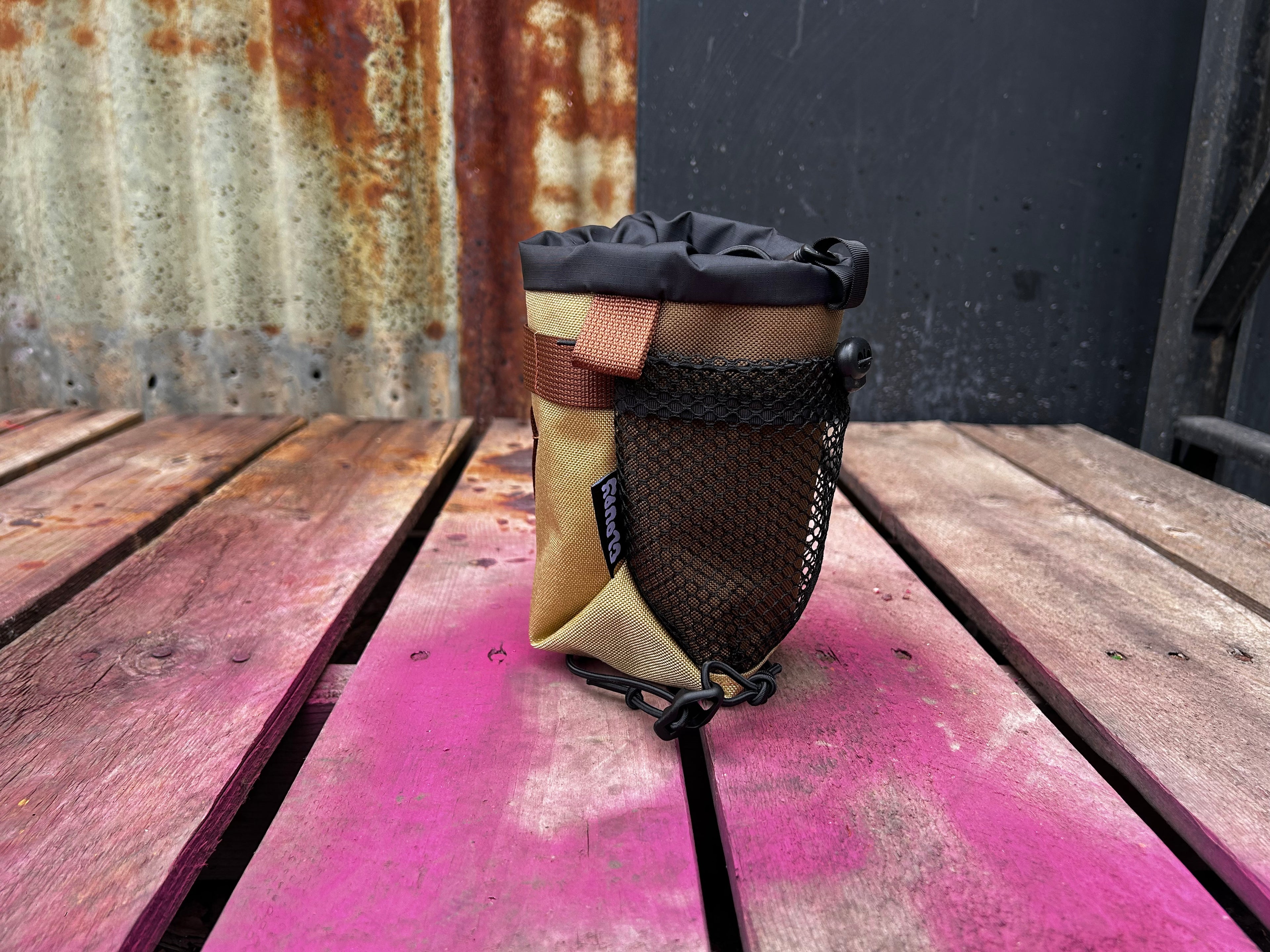 Cloudy stem feed bag