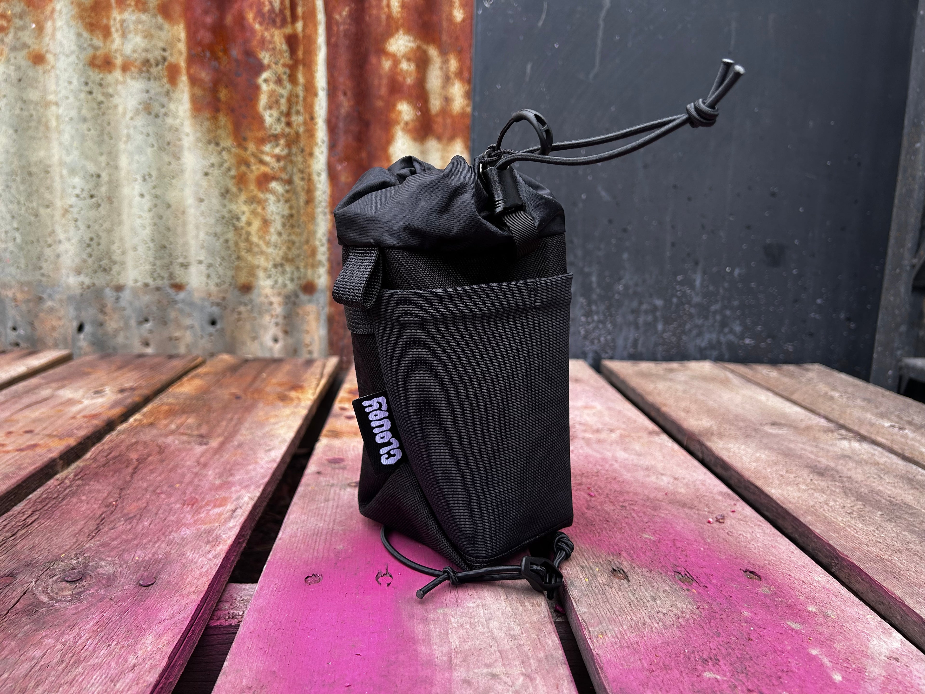 Cloudy stem feed bag