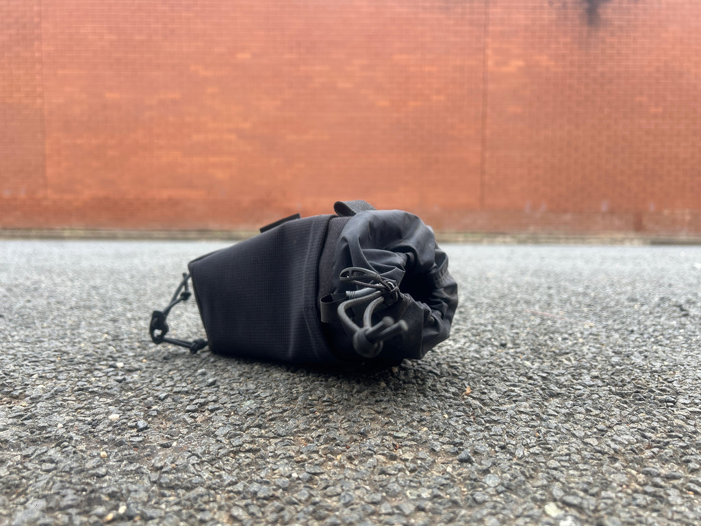 Cloudy stem feed bag