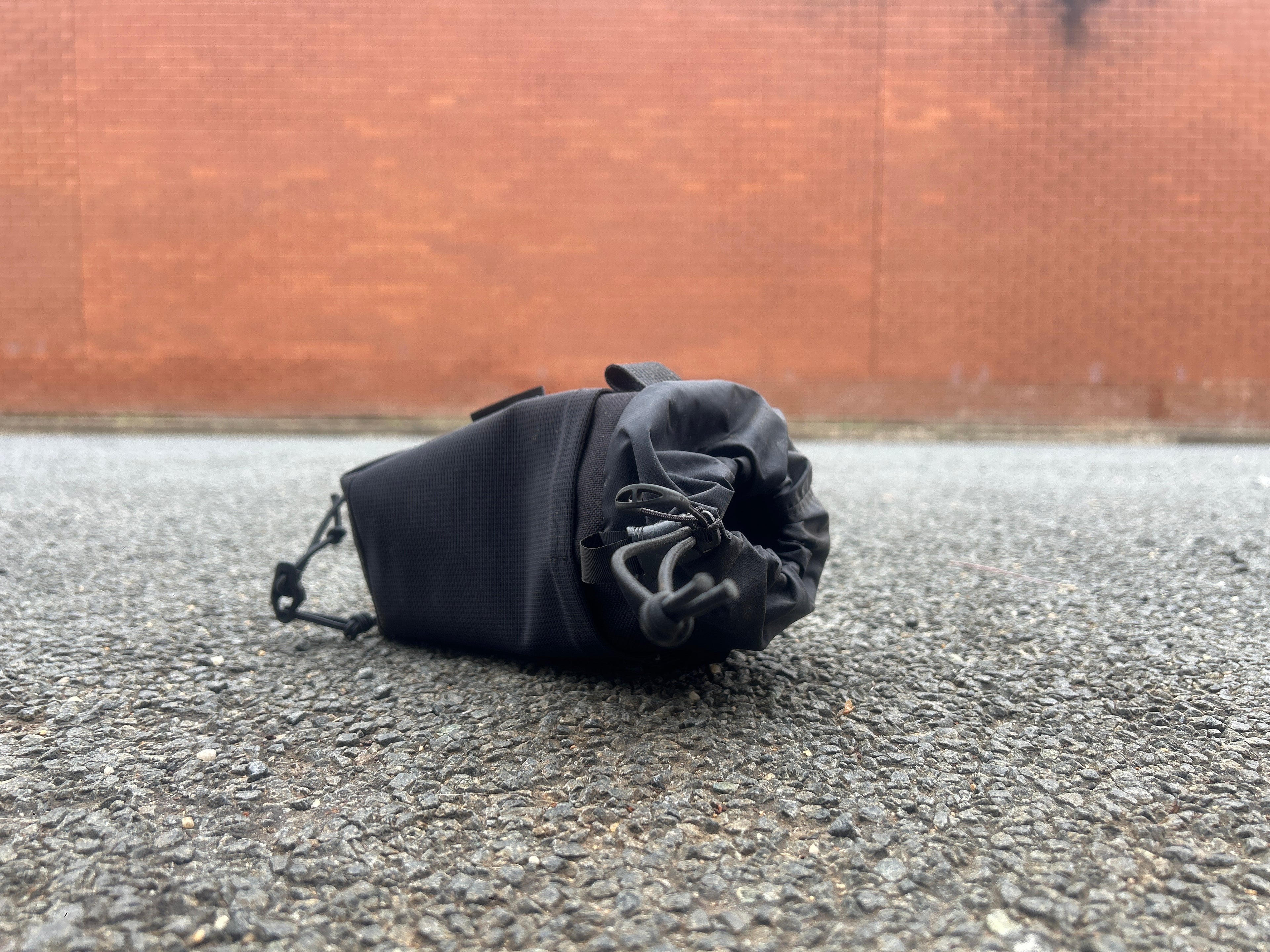 Cloudy stem feed bag