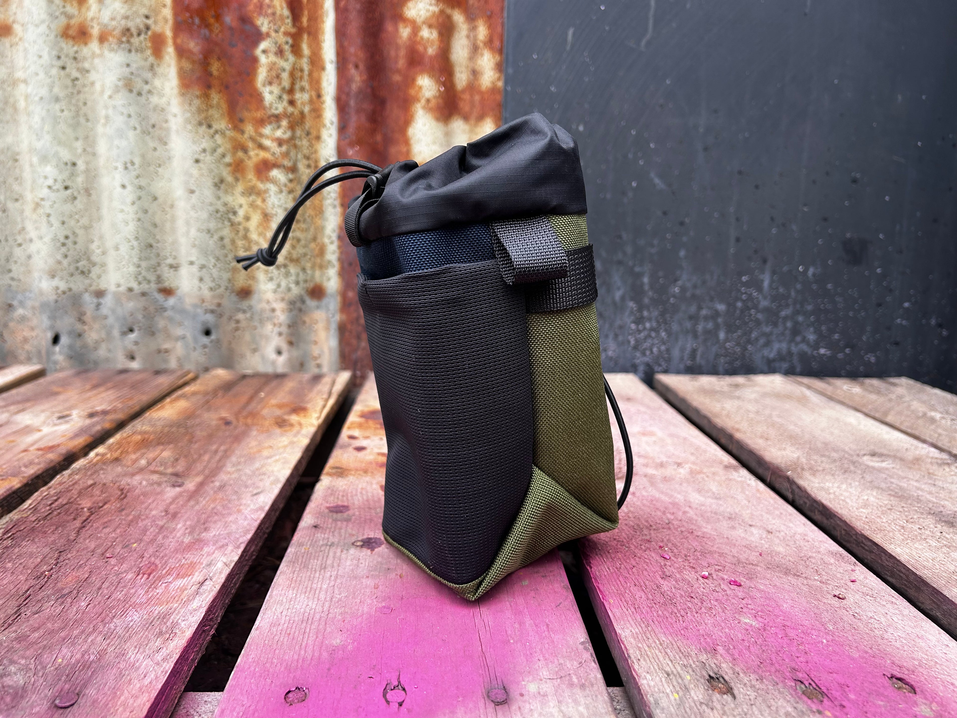 Cloudy stem feed bag