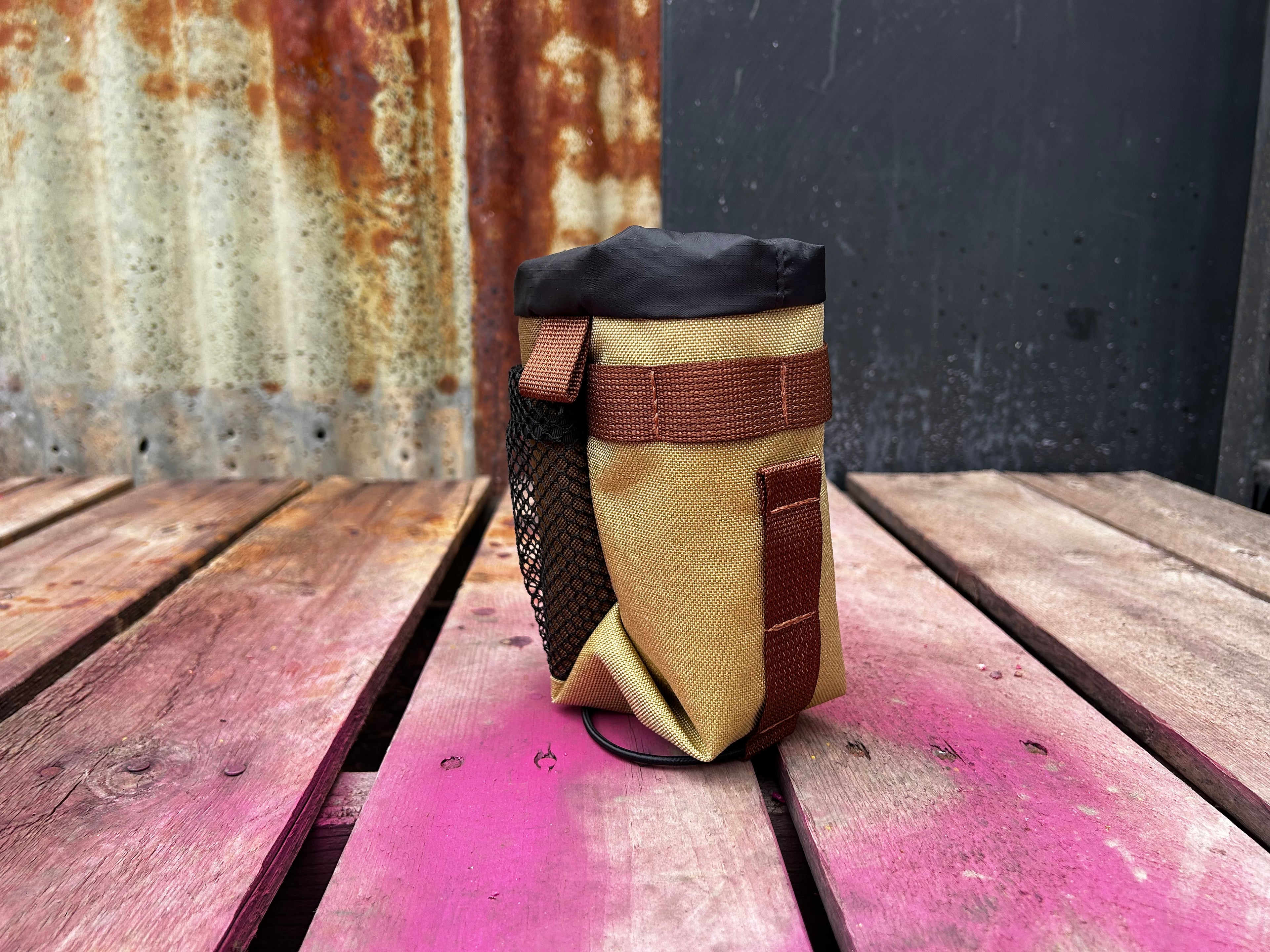 Cloudy stem feed bag